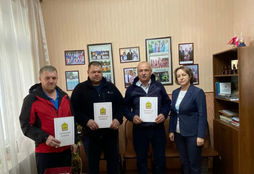 Поздравляем водителей системы образования Неверкинского района с Днём автомобилиста.