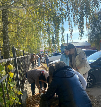Октябрь - традиционное время наведения чистоты и порядка на территории, а субботники - добрая традиция.
